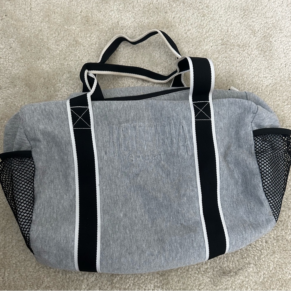 Victoria sport gray duffle bag/gym bag